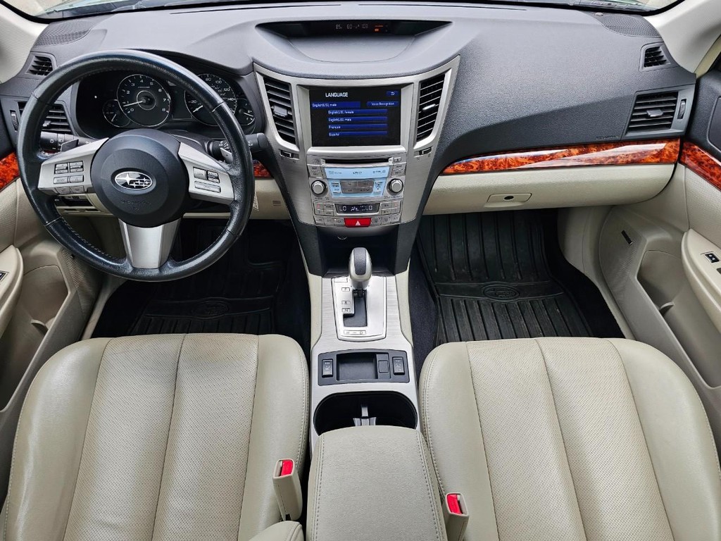 Subaru Outback Vehicle Full-screen Gallery Image 31