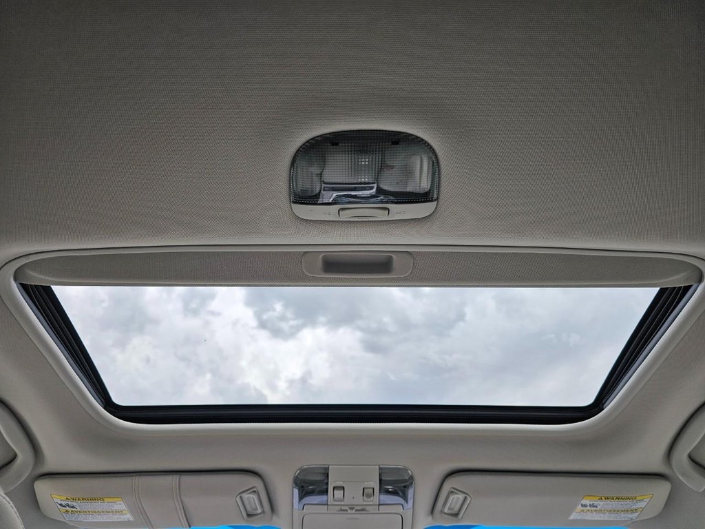 Subaru Outback Vehicle Full-screen Gallery Image 39