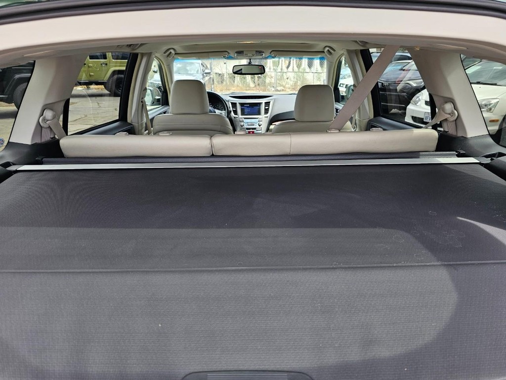 Subaru Outback Vehicle Full-screen Gallery Image 40