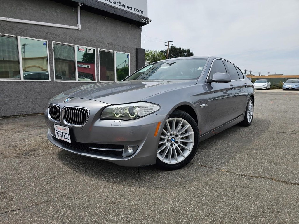 BMW 5 Series Vehicle Full-screen Gallery Image 02