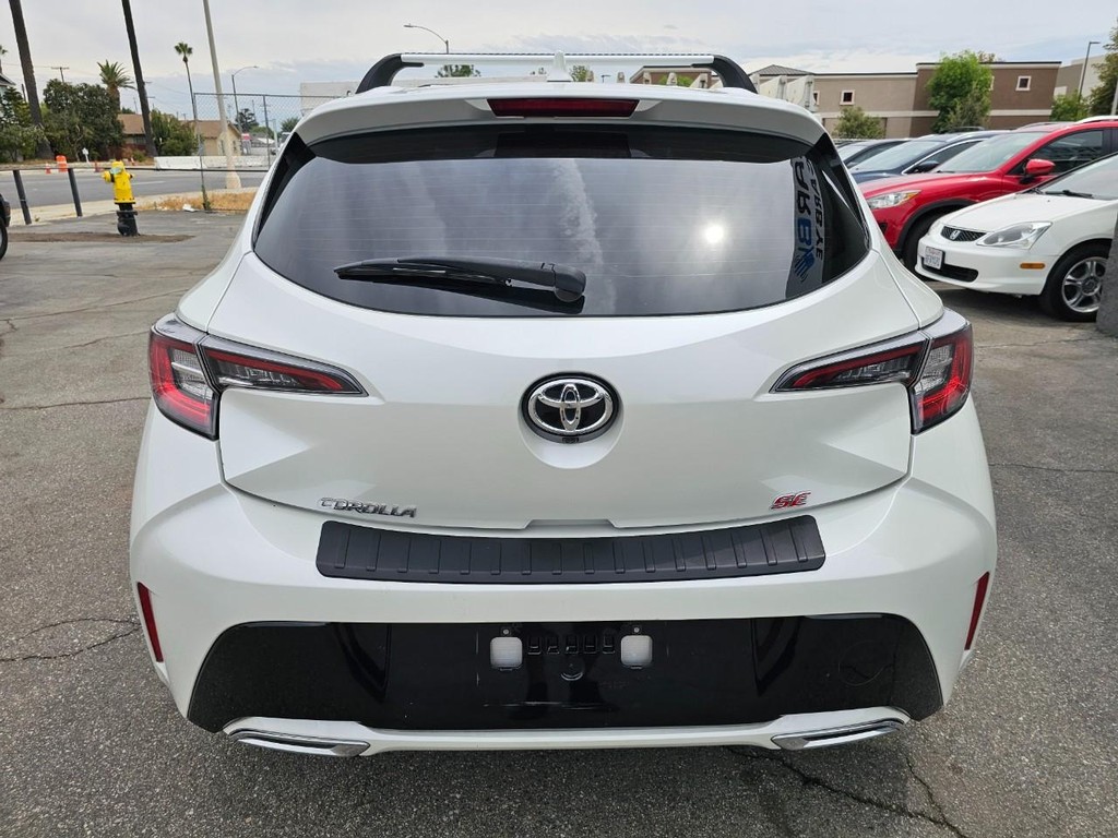 Toyota Corolla Hatchback Vehicle Full-screen Gallery Image 05