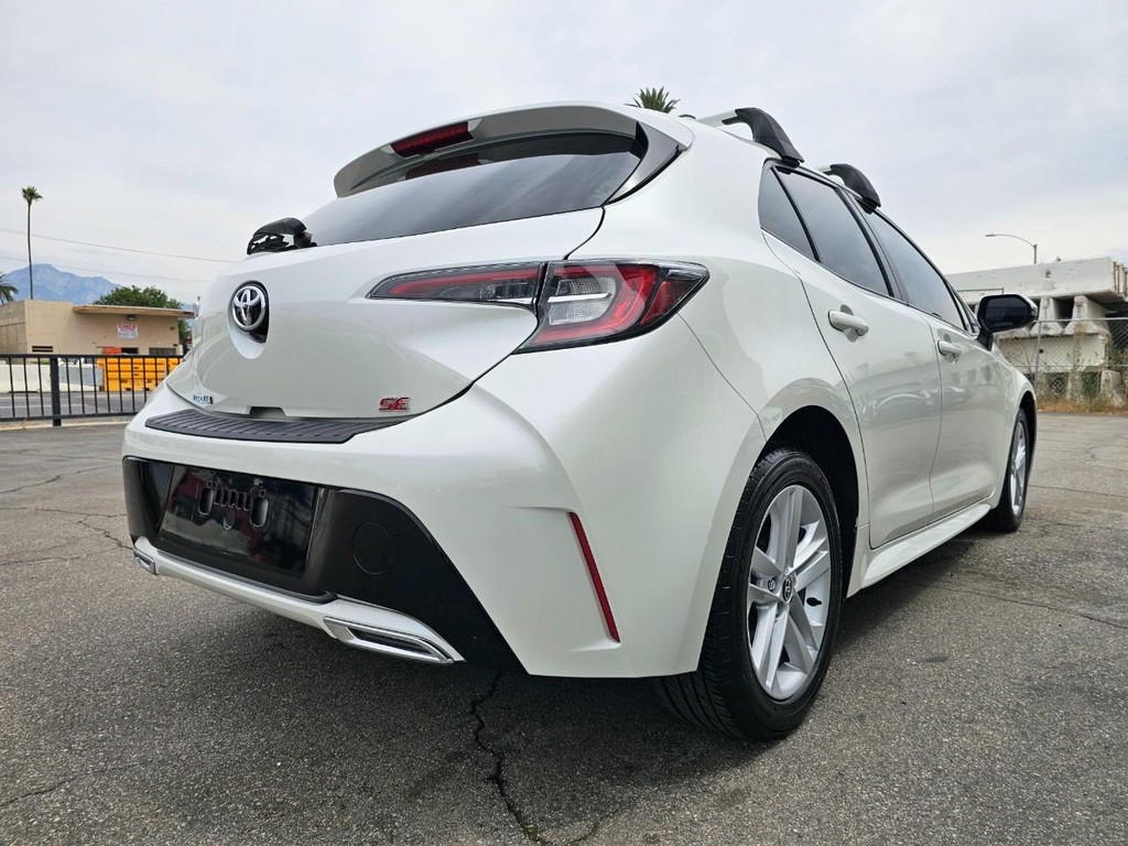 Toyota Corolla Hatchback Vehicle Full-screen Gallery Image 06