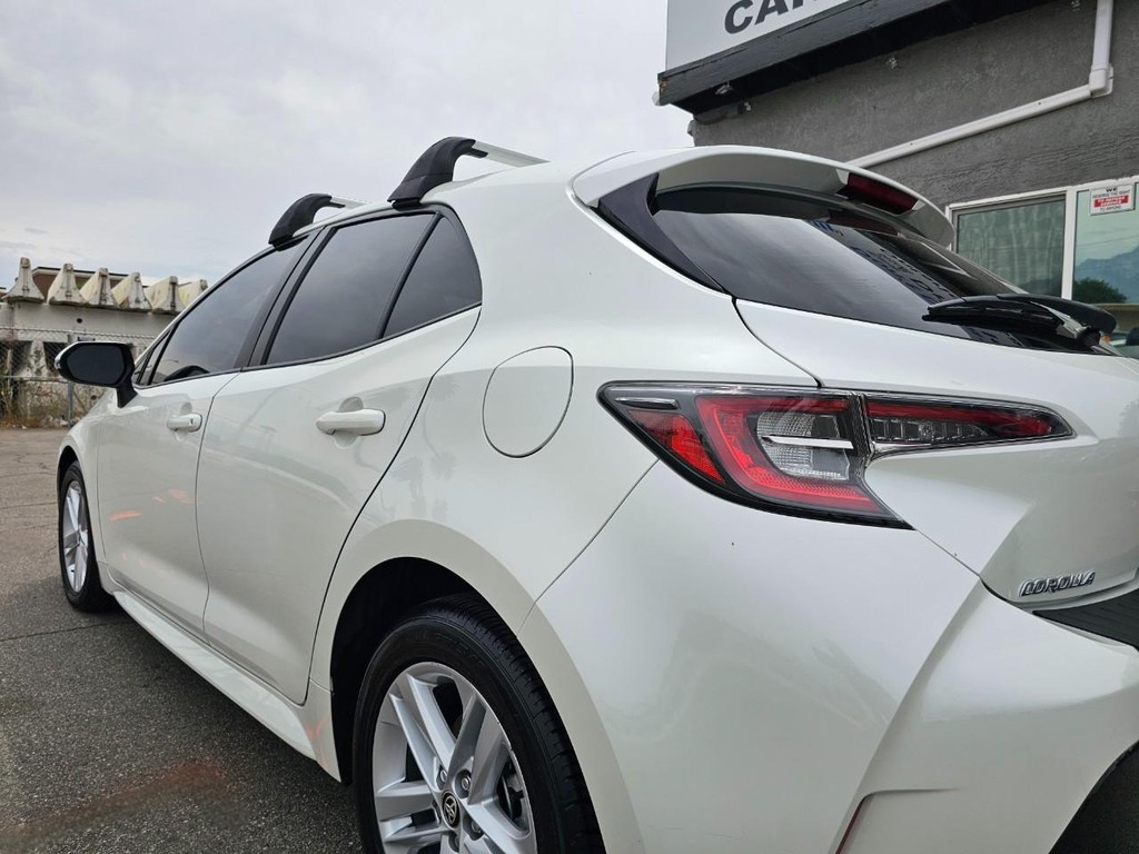 Toyota Corolla Hatchback Vehicle Full-screen Gallery Image 12