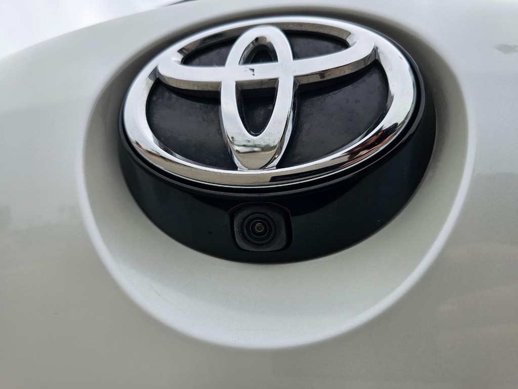 Toyota Corolla Hatchback Vehicle Full-screen Gallery Image 15