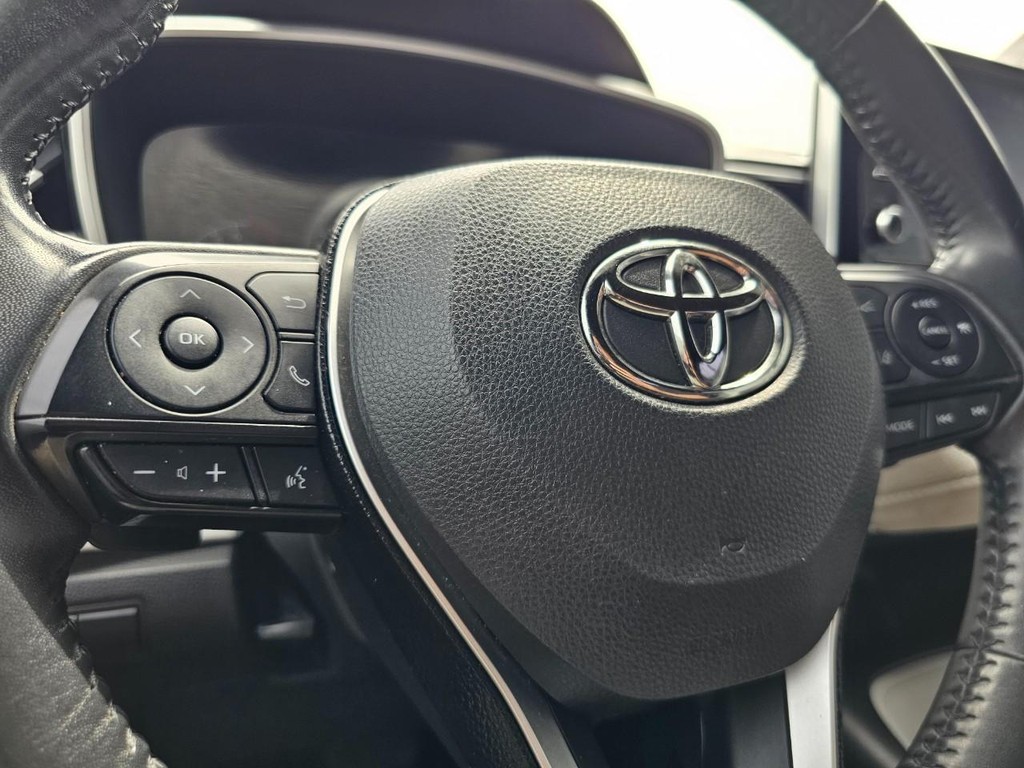 Toyota Corolla Hatchback Vehicle Full-screen Gallery Image 21