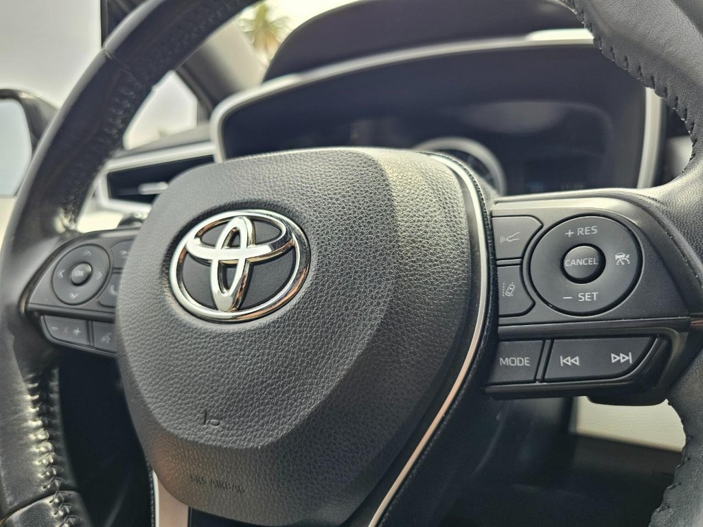 Toyota Corolla Hatchback Vehicle Full-screen Gallery Image 22