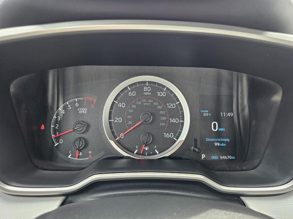 Toyota Corolla Hatchback Vehicle Full-screen Gallery Image 23