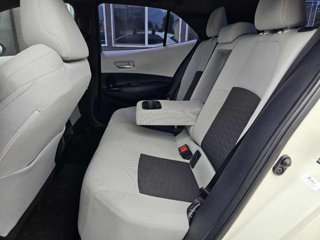 Toyota Corolla Hatchback Vehicle Full-screen Gallery Image 25