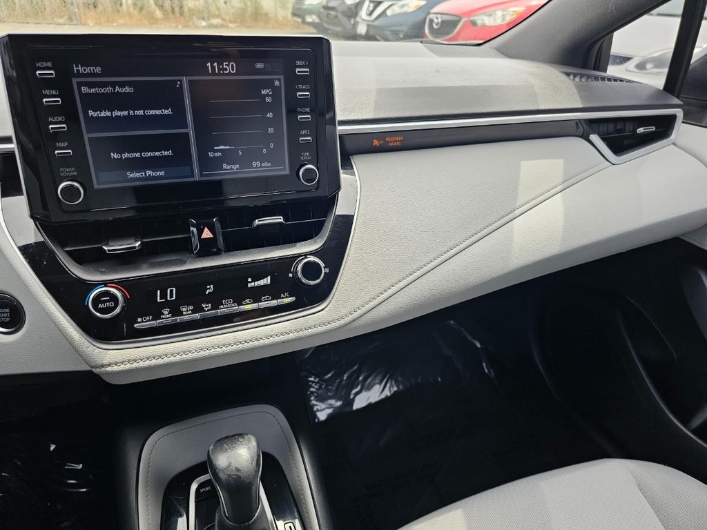 Toyota Corolla Hatchback Vehicle Full-screen Gallery Image 31