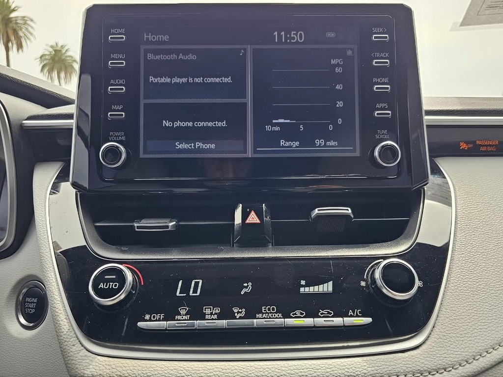 Toyota Corolla Hatchback Vehicle Full-screen Gallery Image 32