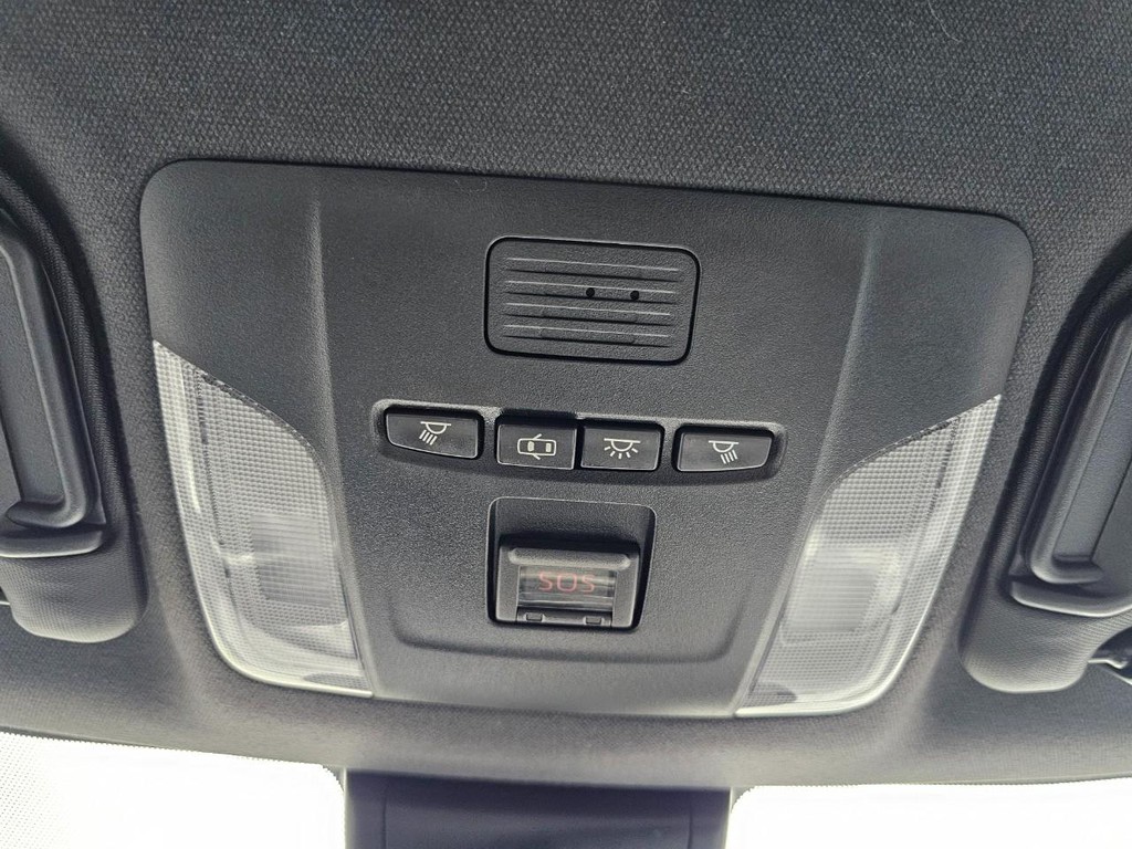 Toyota Corolla Hatchback Vehicle Full-screen Gallery Image 34