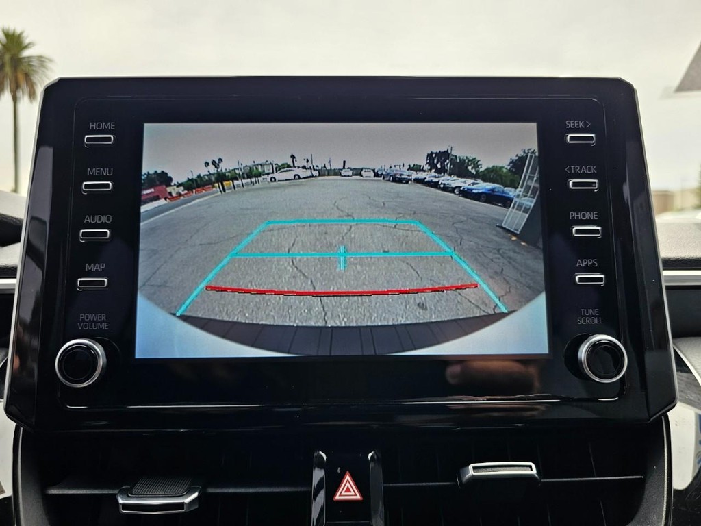 Toyota Corolla Hatchback Vehicle Full-screen Gallery Image 35