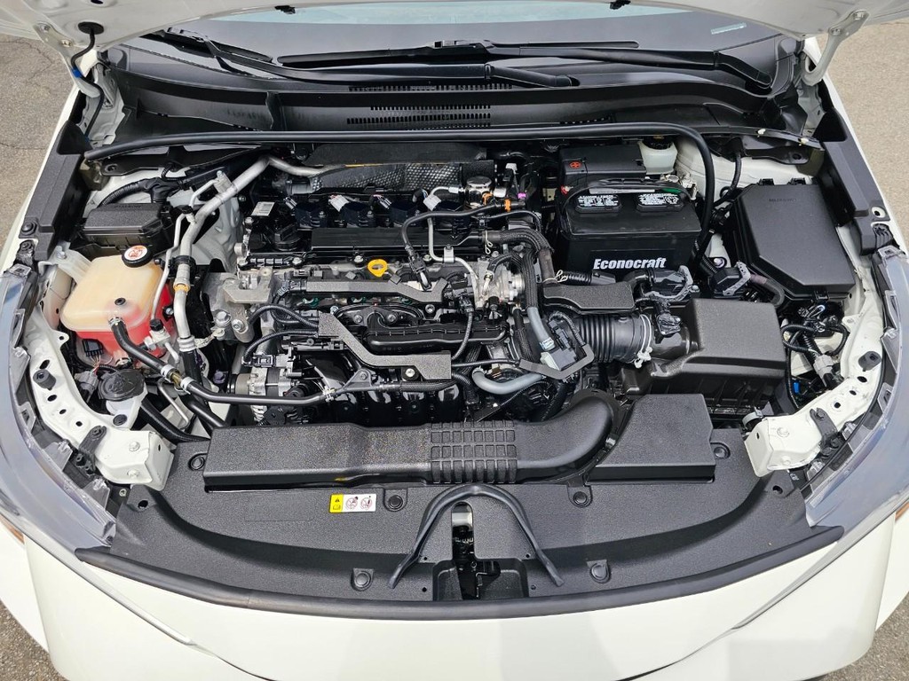 Toyota Corolla Hatchback Vehicle Full-screen Gallery Image 37