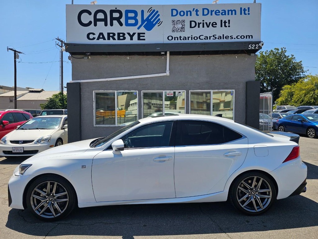 Lexus IS Vehicle Full-screen Gallery Image 03