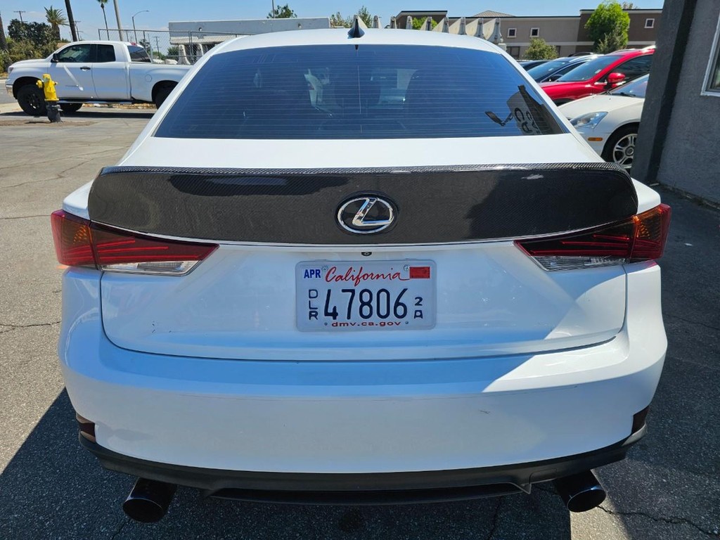 Lexus IS Vehicle Full-screen Gallery Image 05