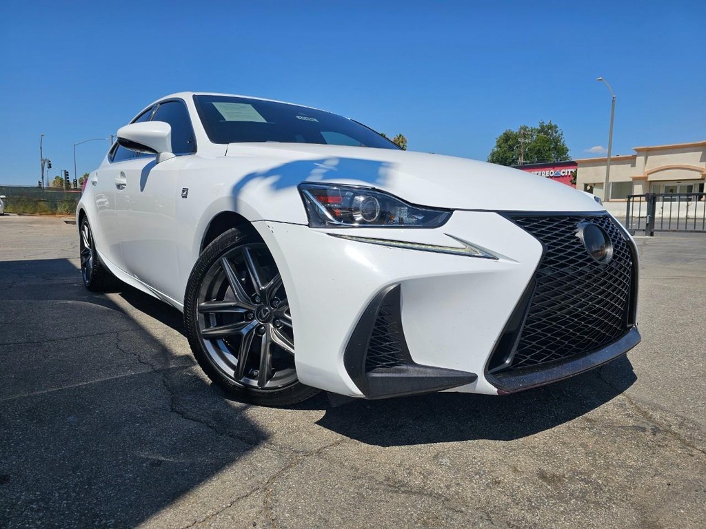 Lexus IS Vehicle Full-screen Gallery Image 08