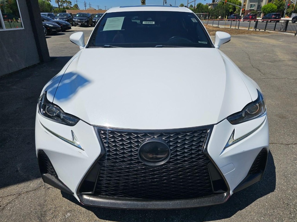 Lexus IS Vehicle Full-screen Gallery Image 09