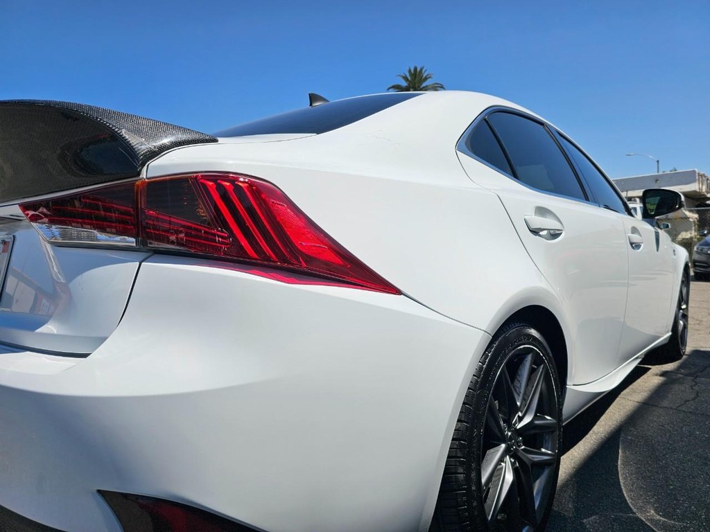 Lexus IS Vehicle Full-screen Gallery Image 13