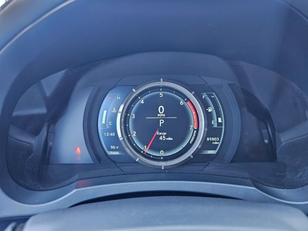 Lexus IS Vehicle Full-screen Gallery Image 23