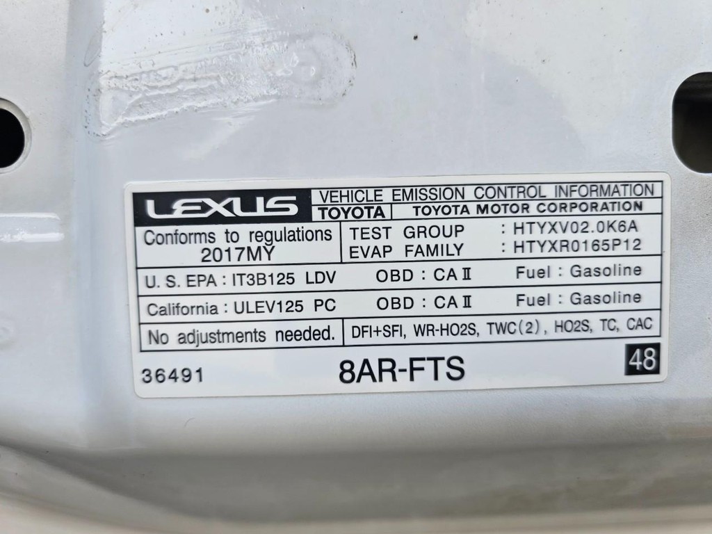 Lexus IS Vehicle Full-screen Gallery Image 36