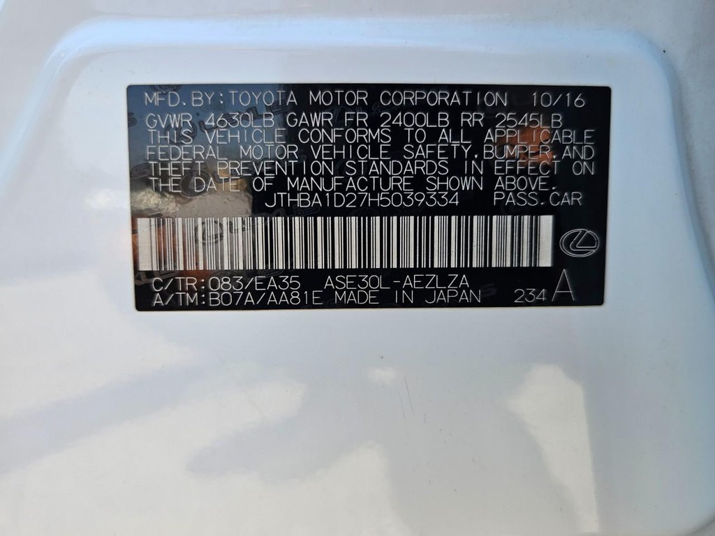 Lexus IS Vehicle Full-screen Gallery Image 37