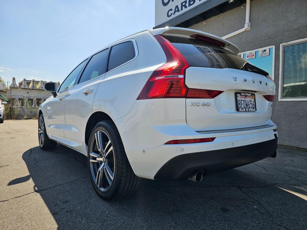 Volvo XC60 Vehicle Full-screen Gallery Image 04