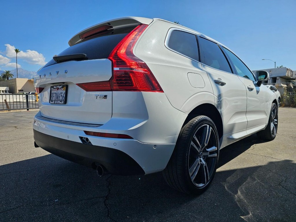 Volvo XC60 Vehicle Full-screen Gallery Image 06