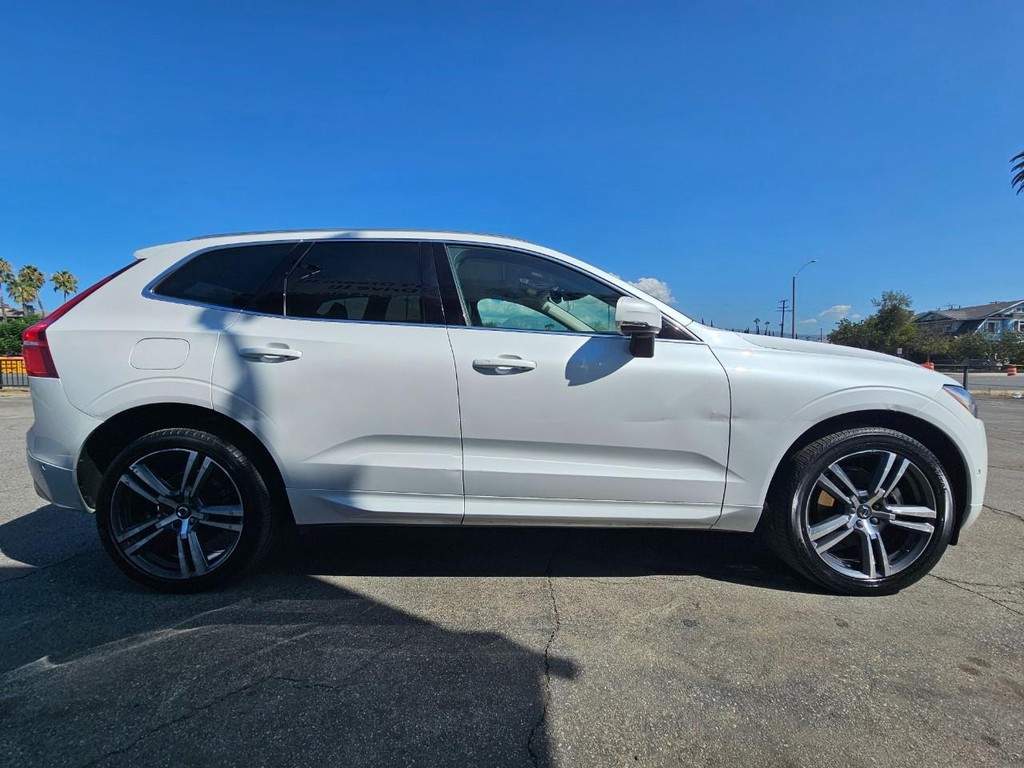 Volvo XC60 Vehicle Full-screen Gallery Image 07