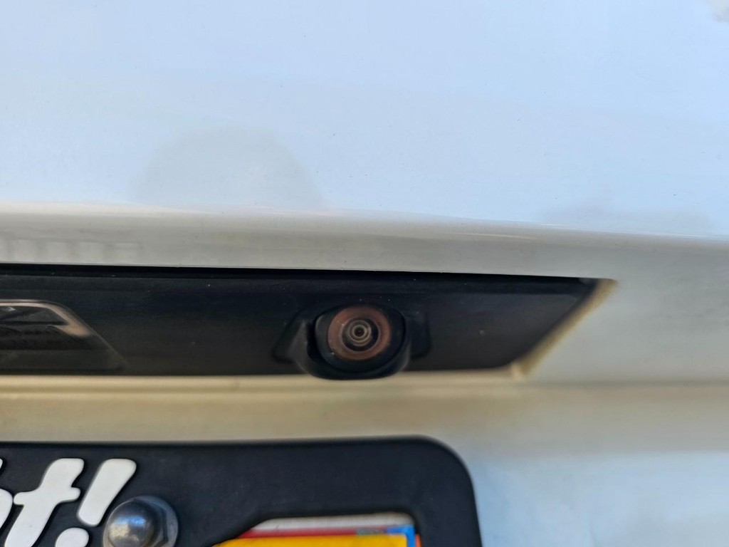 Volvo XC60 Vehicle Full-screen Gallery Image 16