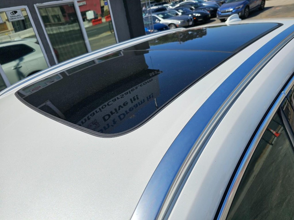 Volvo XC60 Vehicle Full-screen Gallery Image 18