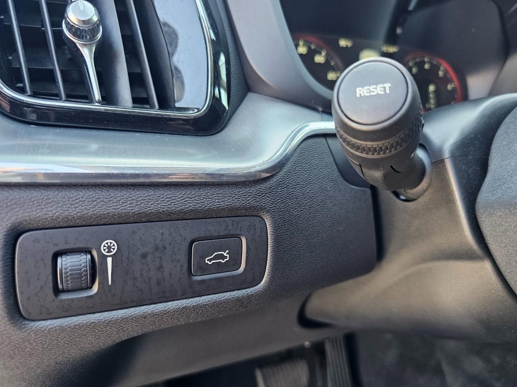 Volvo XC60 Vehicle Full-screen Gallery Image 21