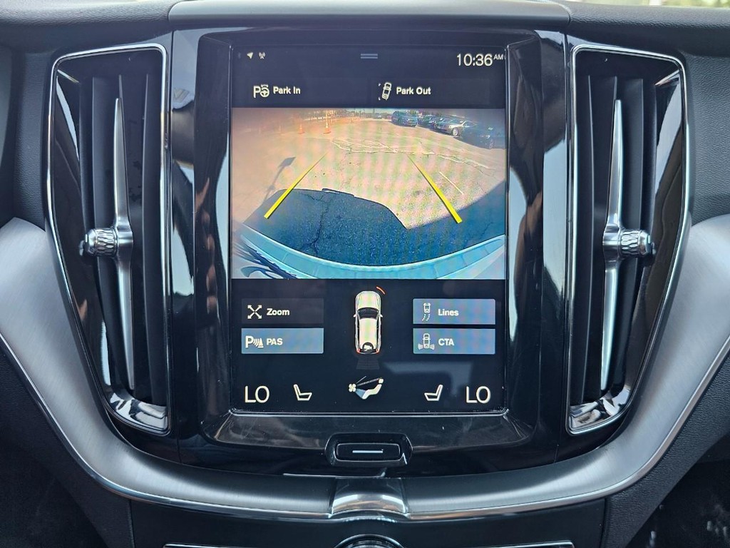 Volvo XC60 Vehicle Full-screen Gallery Image 25