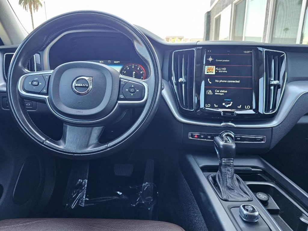 Volvo XC60 Vehicle Full-screen Gallery Image 30