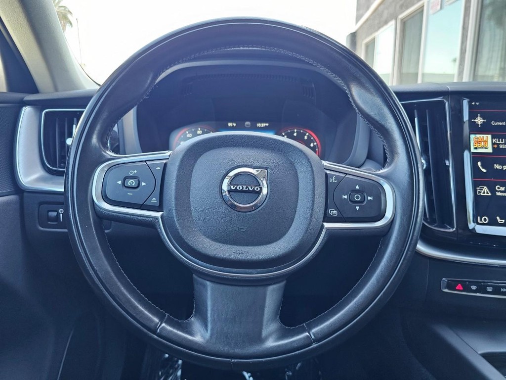 Volvo XC60 Vehicle Full-screen Gallery Image 31