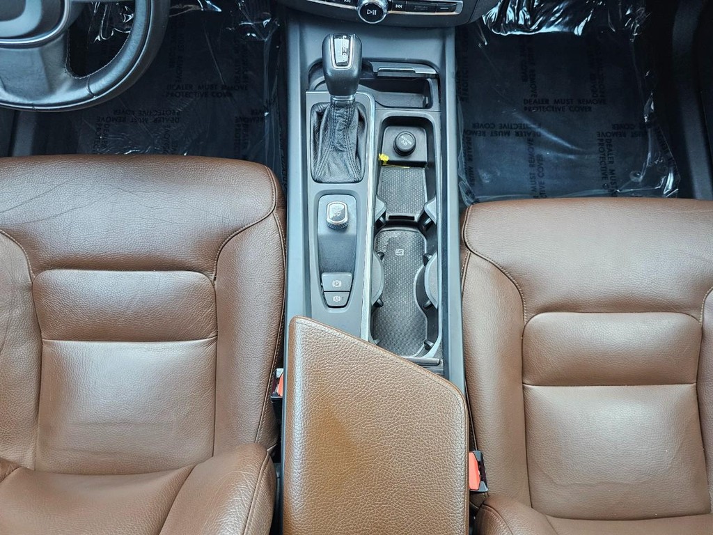 Volvo XC60 Vehicle Full-screen Gallery Image 35