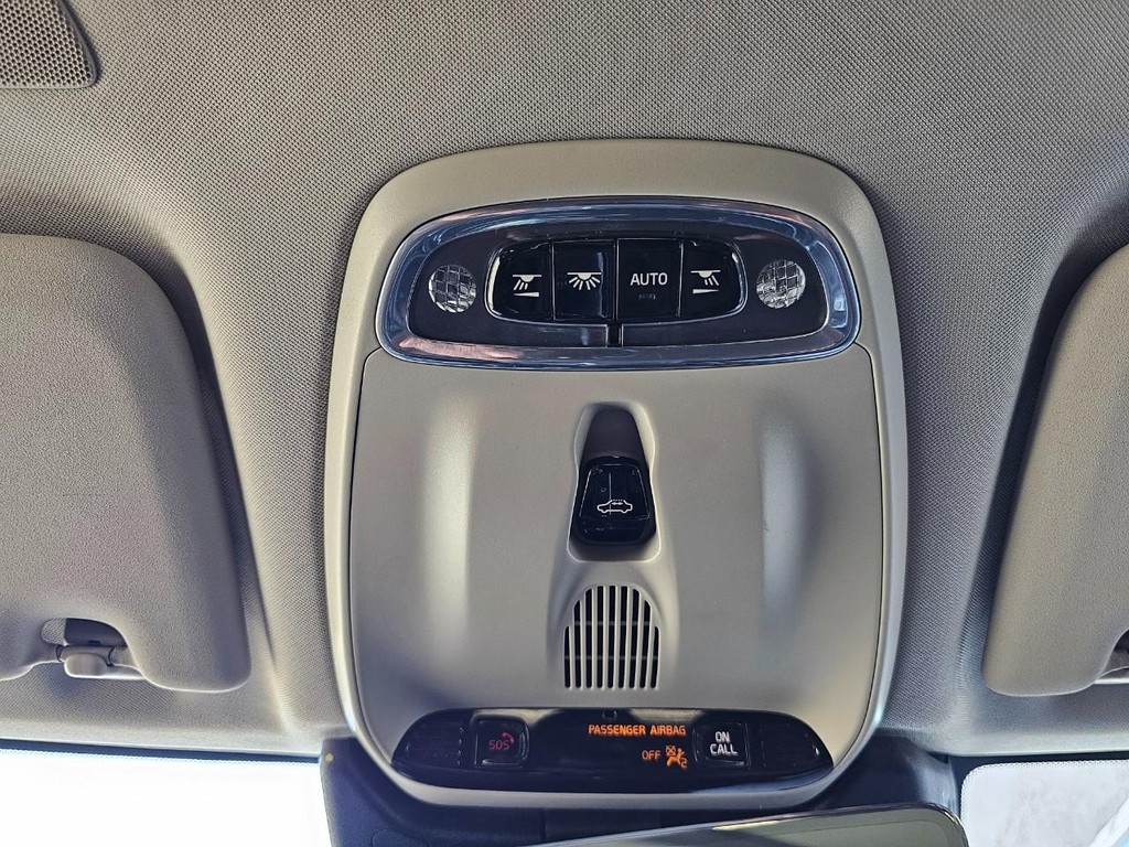 Volvo XC60 Vehicle Full-screen Gallery Image 36