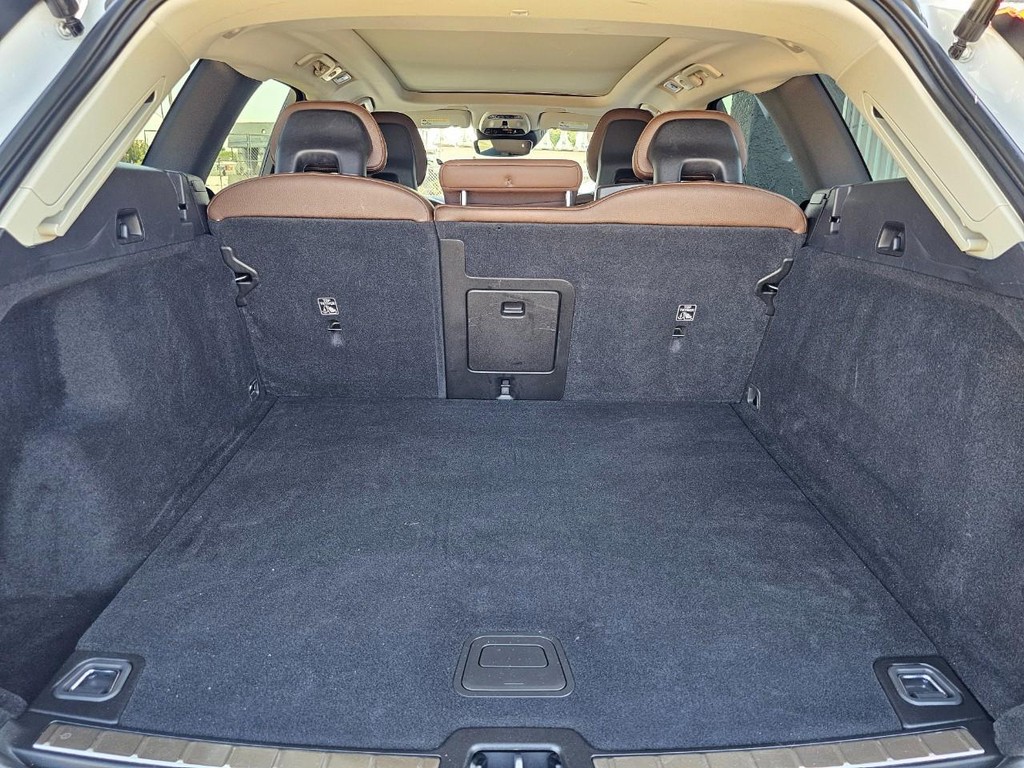 Volvo XC60 Vehicle Full-screen Gallery Image 38