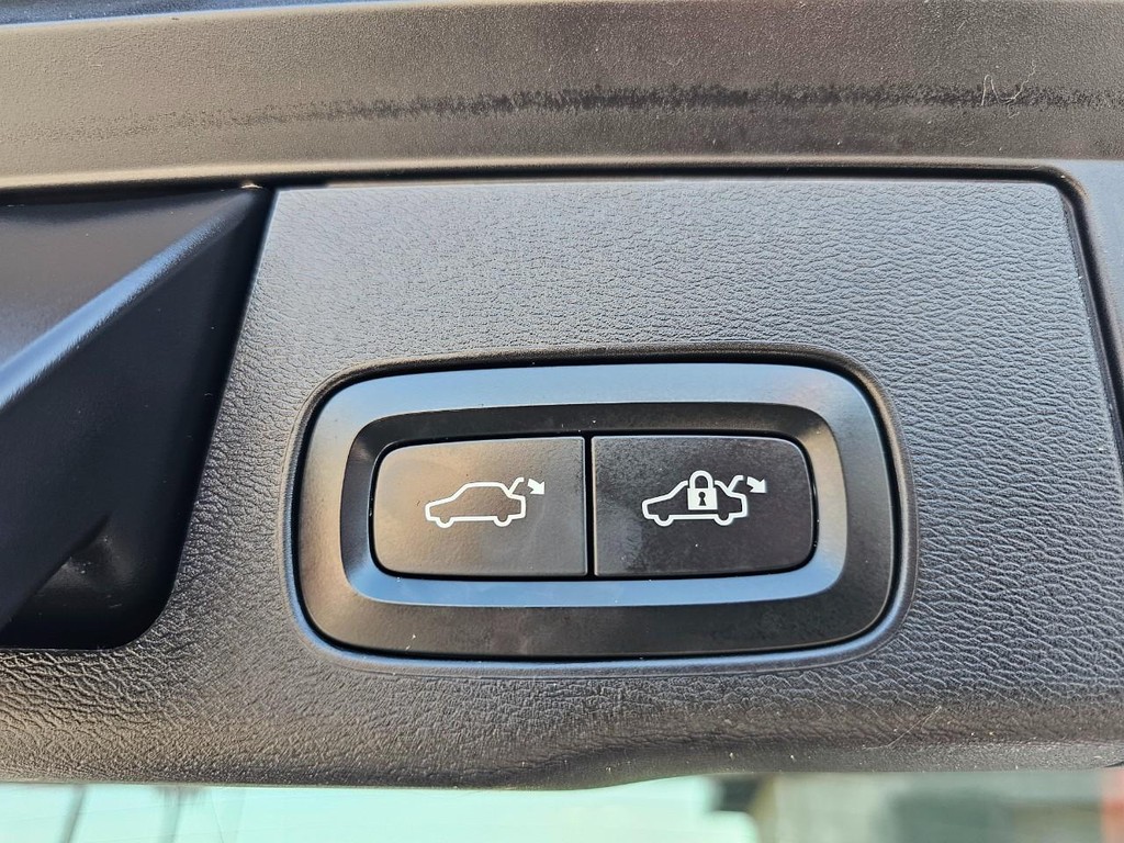 Volvo XC60 Vehicle Full-screen Gallery Image 39