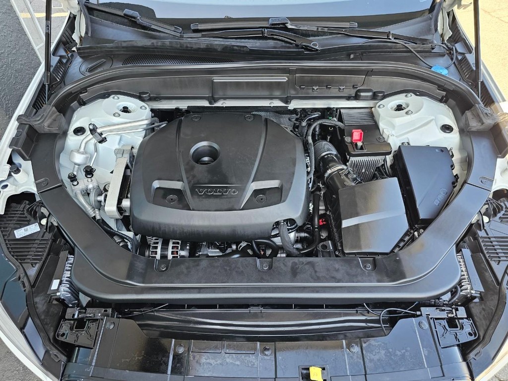 Volvo XC60 Vehicle Full-screen Gallery Image 40