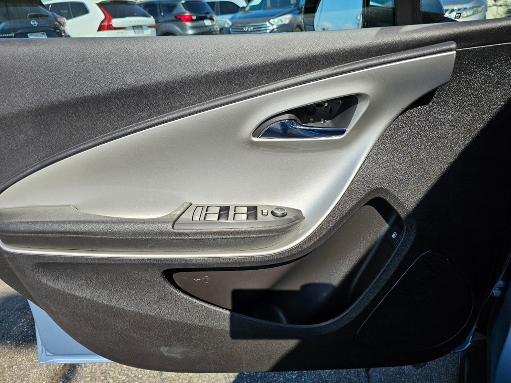 Chevrolet Volt Vehicle Full-screen Gallery Image 16