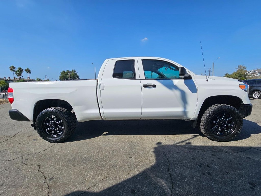 Toyota Tundra 2WD Truck Vehicle Full-screen Gallery Image 7