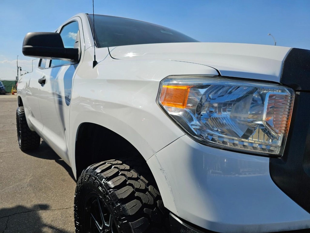Toyota Tundra 2WD Truck Vehicle Full-screen Gallery Image 10