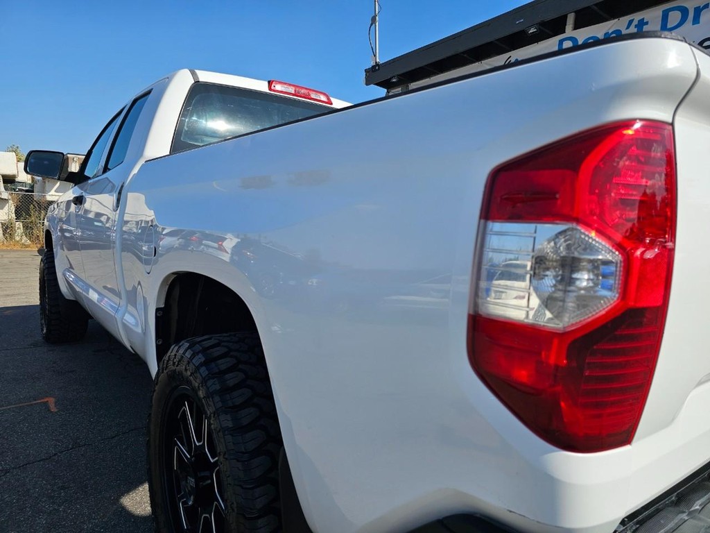 Toyota Tundra 2WD Truck Vehicle Full-screen Gallery Image 12