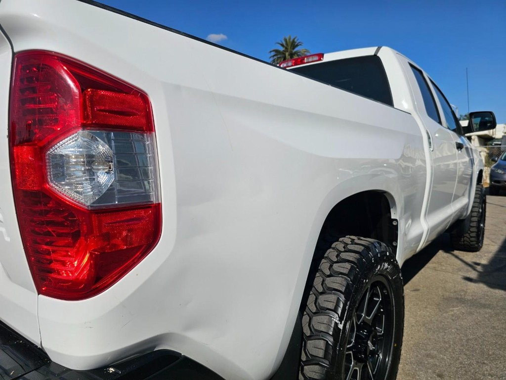 Toyota Tundra 2WD Truck Vehicle Full-screen Gallery Image 13