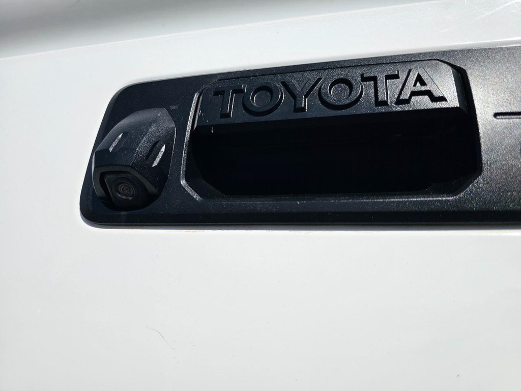 Toyota Tundra 2WD Truck Vehicle Full-screen Gallery Image 14