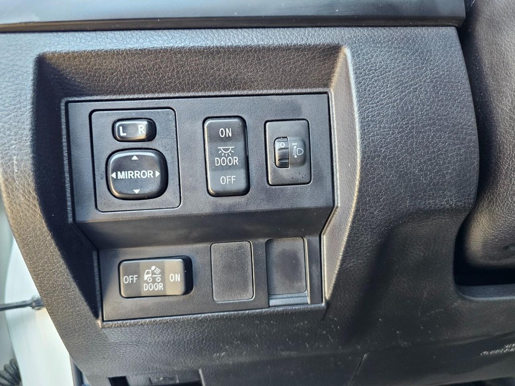 Toyota Tundra 2WD Truck Vehicle Full-screen Gallery Image 20