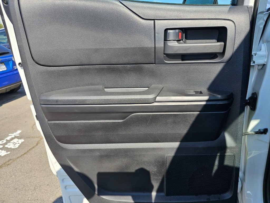 Toyota Tundra 2WD Truck Vehicle Full-screen Gallery Image 26