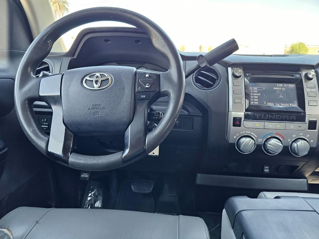 Toyota Tundra 2WD Truck Vehicle Full-screen Gallery Image 30