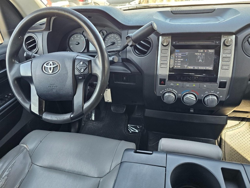 Toyota Tundra 2WD Truck Vehicle Full-screen Gallery Image 32