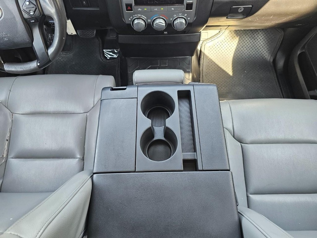 Toyota Tundra 2WD Truck Vehicle Full-screen Gallery Image 35